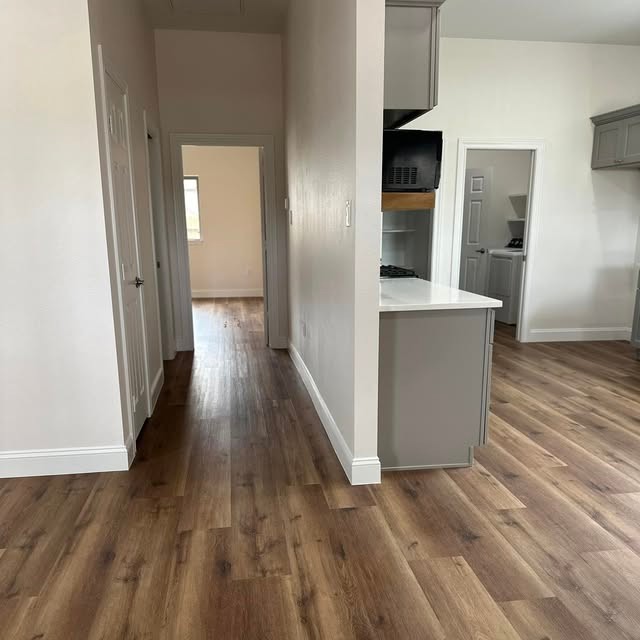 Open-concept kitchen & floors